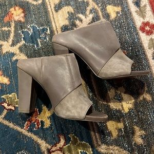 Grey saks 5th avenue taupe / grey ish mule